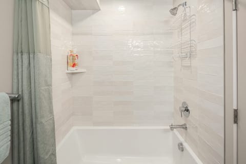 Brand New 2-bedroom townhome near Green Lake with City Views and Free Parking House in Fremont