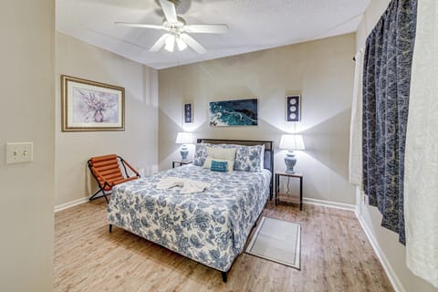 Bedroom 2 | Queen Bed