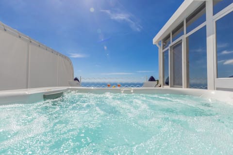 Aurora Sky with Terrace and Jacuzzi House in Campania