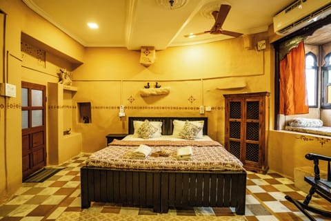 Egyptian cotton sheets, premium bedding, WiFi (free), bed sheets