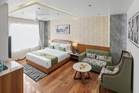 Premium Room, City View | Desk, laptop workspace, soundproofing, iron/ironing board