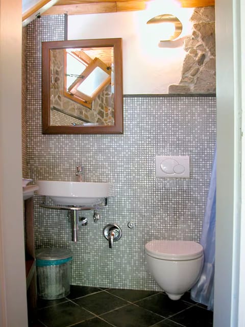 Basic Double Room, Sea View | Bathroom