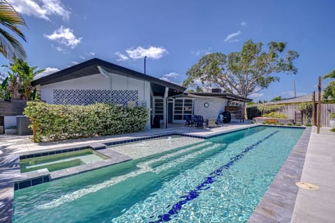 Heated Saltwater Pool & Hot Tub