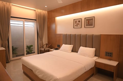 Executive Room | Rollaway beds (surcharge), WiFi (free), bed sheets