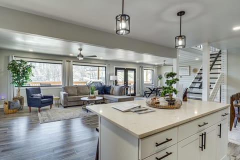 House (6 Bedrooms) | Interior