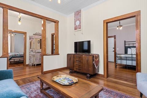 Halo's Garden | Perfect Couples Retreat House in Fredericksburg