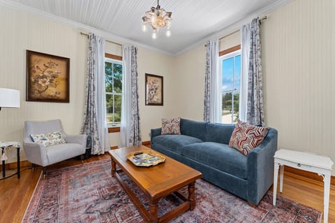 Halo's Garden | Perfect Couples Retreat House in Fredericksburg