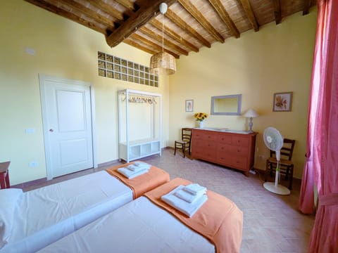 Casale Il Pescinone - Sunflower between sea and countryside, for large families Apartment in Tuscany