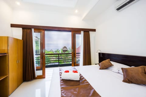 Deluxe Double Room, Ocean View | Premium bedding, in-room safe, desk, free WiFi