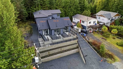 Suite #2 is the middle suite between #1 and #3