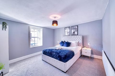 The Stylish Gem of Bath - Sleeps 10 House in Bath