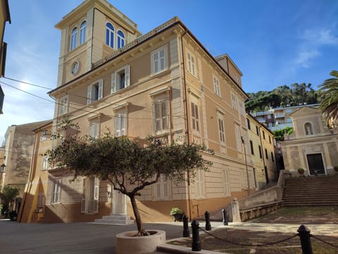 Nice apartment near the sea convenient to all services with parking space Apartment in Moneglia