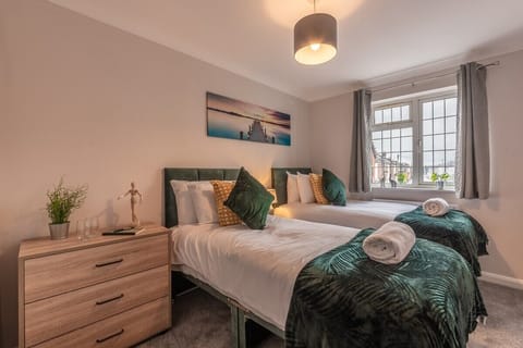 Luxury Southampton house with garden and parking House in Southampton