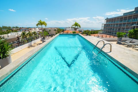 2 outdoor pools