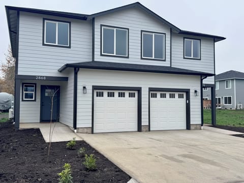 Brand new 3 bedroom 2 1/2 bath home in desirable North Albany House in Albany