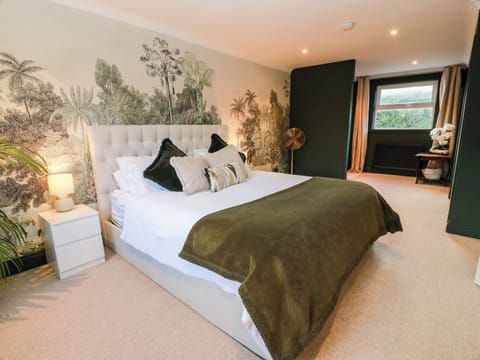 3 bedrooms, individually decorated, individually furnished, free WiFi