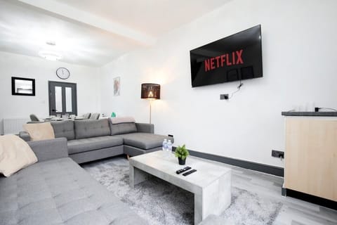 Horwich House | 2BR | Near Bolton Football Stadium House in England