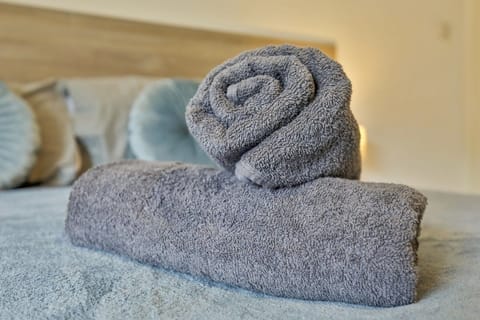 Hollins House | 2 BR | Near Manchester House in Oldham