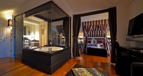 Junior Suite | Premium bedding, down comforters, minibar, in-room safe