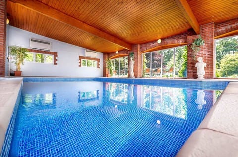 Combe Martin House - Eight Bedroom Villa, Sleeps 15 Villa in North Devon District