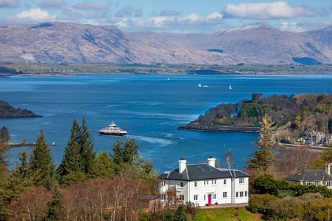 Oban Bay Hall - Seven Bedroom Villa, Sleeps 14 Villa in Oban