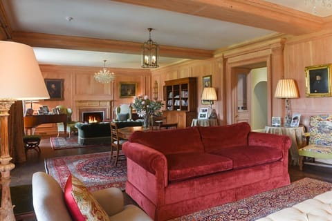 Spey Valley House - Eight Bedroom Villa, Sleeps 16 Villa in Scotland
