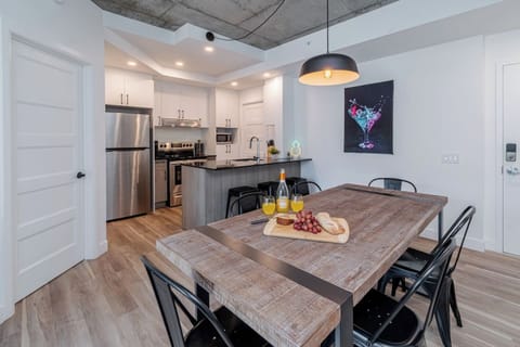 Salle à manger avec cuisine tout équipée !