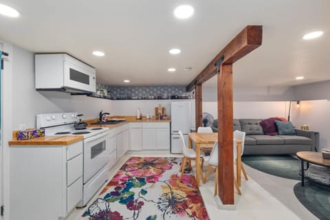 Mother-in-Law suite on Urban Homestead W/ Hot tub Apartment in Burien
