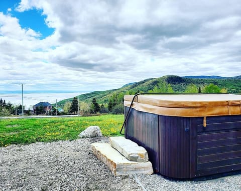Imaginez vous entrain de relaxer dans le Spa, entouré de la famille et d’amis, à admirer le magnifique paysage!