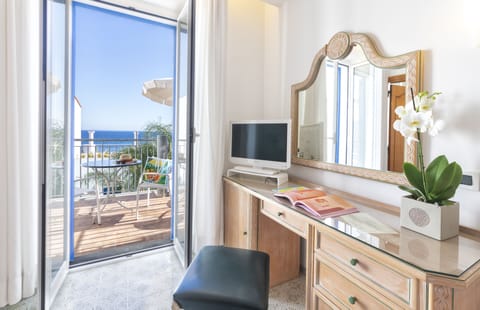 Single Room, Partial Sea View | Premium bedding, minibar, in-room safe, individually furnished