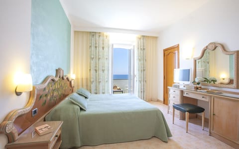 Superior Room, Sea View | Premium bedding, minibar, in-room safe, individually furnished