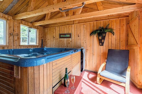 Spa privé couvert et ouvert à l'année pour votre plaisirs!