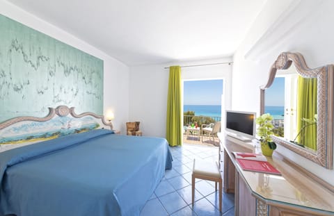 Double Room, Sea View | Minibar, in-room safe, desk, laptop workspace