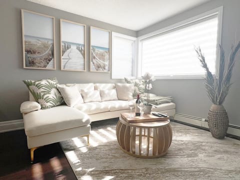 Body in the heart of the city, mind at the beach with this boho beach-inspired apartment