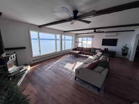 Cayuga Getaway House in Fayette