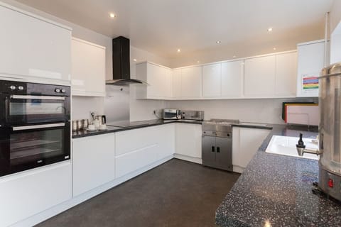 Spacious Group House – Winter Gardens – Sleeps 22 House in Blackpool