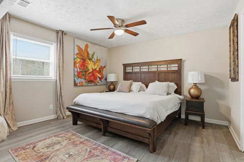 Scenic View Home, Pool, 3.5Bath, 2LivingRm, Mins to Ft. Benning, Copper Creek House in Columbus