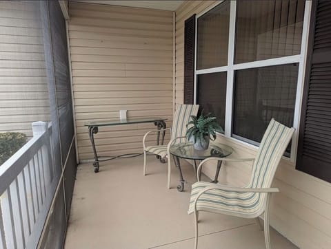 Walking to Mallory Golf Course and restaurant, 0.25 miles from the Mallory Pool House in The Villages