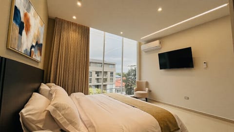 Junior Room | Down comforters, minibar, in-room safe, desk