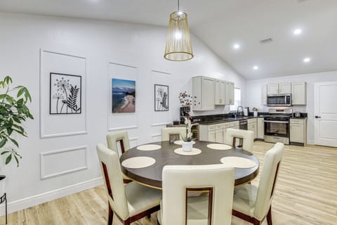 Dining Area & Kitchen