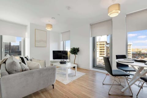 Spacious living room equipped with a SMART TV with Netflix,  and plenty of space to sit down and relax. 