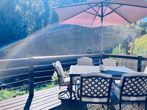 Peaceful Creekside Home and minutes to hunter Slopes Cabin in Hunter