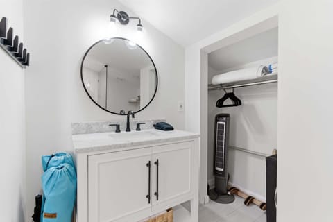 3 Blocks From Beach: Private & Clean Guest House Bed and Breakfast in Jacksonville Beach