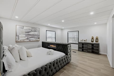 Farmhouse Retreat W/ Fire Pit & 22 Acres of Land! House in Harris County