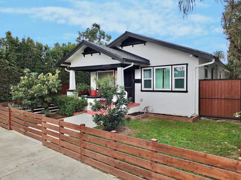 Your cozy Long Beach beach retreat