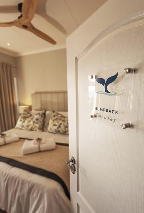 Escape to Waves & Whales, Knysna - Where Brenton-on-Sea Works Its Magic! Apartment in Knysna