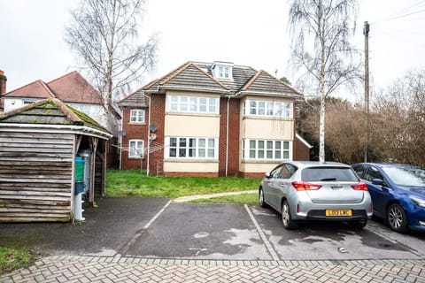 3BR Group Stay Penthouse Near General Hospital Apartment in Southampton