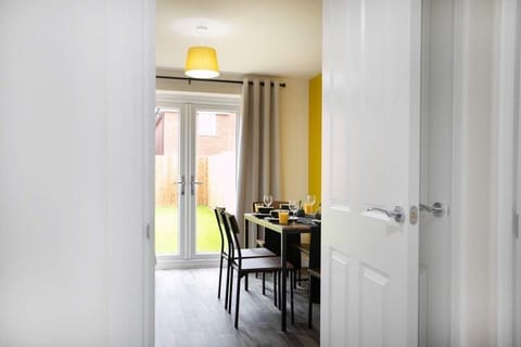 3 Bedroom Home In Warwickshire, United Kingdom House in Rugby