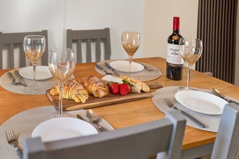 The Crews Quarters Anfield - Sleeps 10 - Modern House in Liverpool