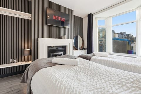 The Crews Quarters Anfield - Sleeps 10 - Modern House in Liverpool